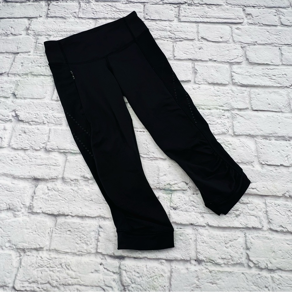 Lululemon Black Cropped Yoga Legging Pants Size 2 Athletic Casual